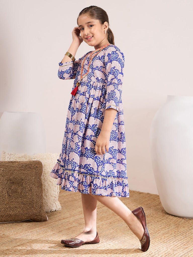 Red ethnic motifs printed fit & flare dress V-neck Three-quarter Sleeves Casual Dress (IW-REDLACE)