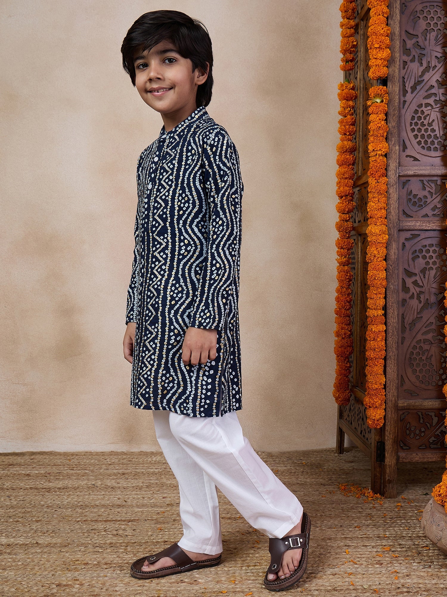 Boys Bandhani Printed Band Collar Kurta With Pyjamas (KP-BLUEBANDHNI)