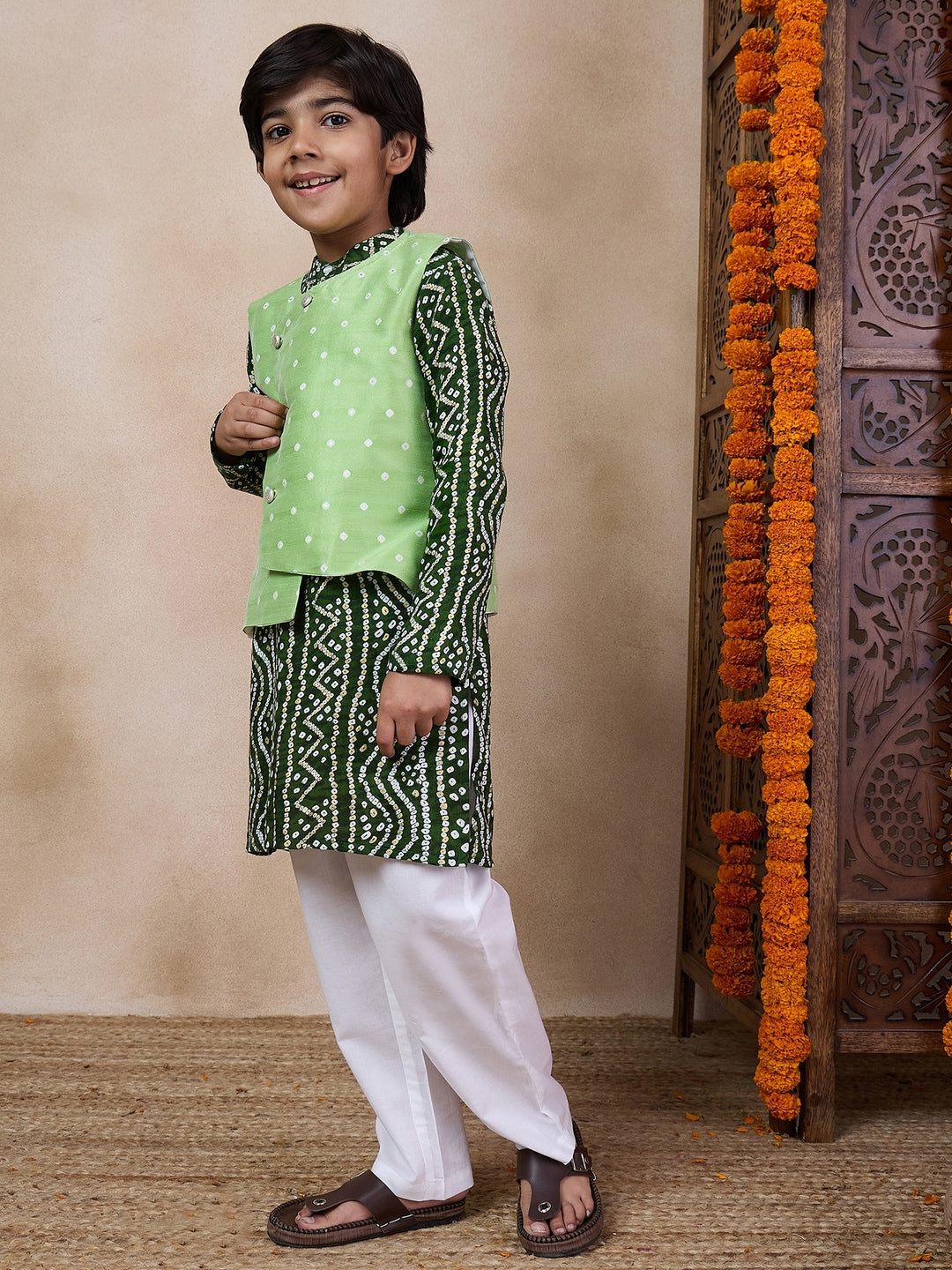 Boys Bandhani Printed Straight Kurta Pyjamas With Jacket (KP-GREENBROCADE)